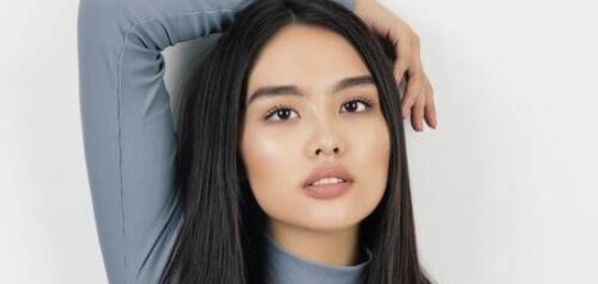 Толық әйел мен кисканың фотосы