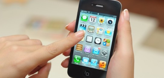 Жігіт ұялы телефон үшін киска жалайды