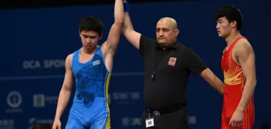 Ер адам траншейді сорып алды Ер адам траншейді сорып алды