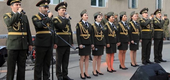 Шашты жалаңаш әйелдердің суреттері Селма Хайктың үйдегі порносы