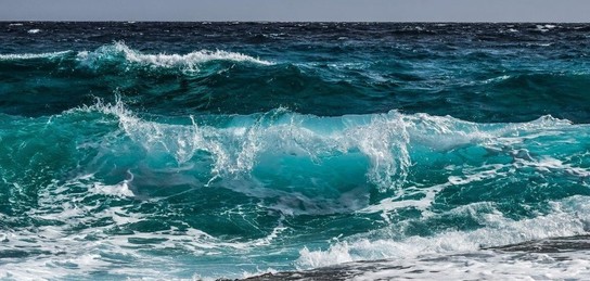 Почему океанская вода соленая: причины и факторы