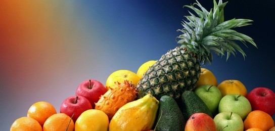 Әйелдердің кискаларын үстелге ысқылағанын қараңыз