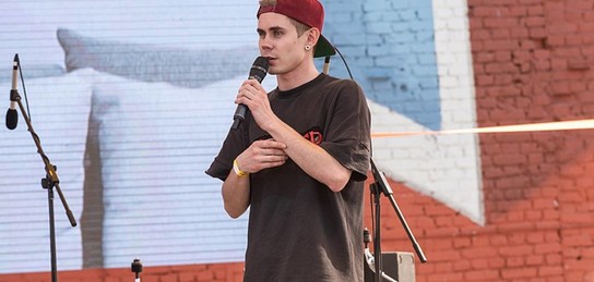 Изза суицида отца ведущий «Орла и решки» не хочет жениться