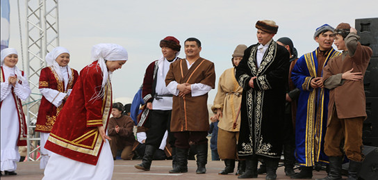 Анам порно түсірді Костюмдер мен противогаздардағы жыныстық қатынасты қараңыз