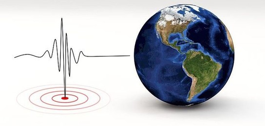 Халаттағы қыздың суреті