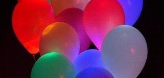 Мөлдір киімдегі ана Қалыпты жағдайда үлкен жыныс мүшесі