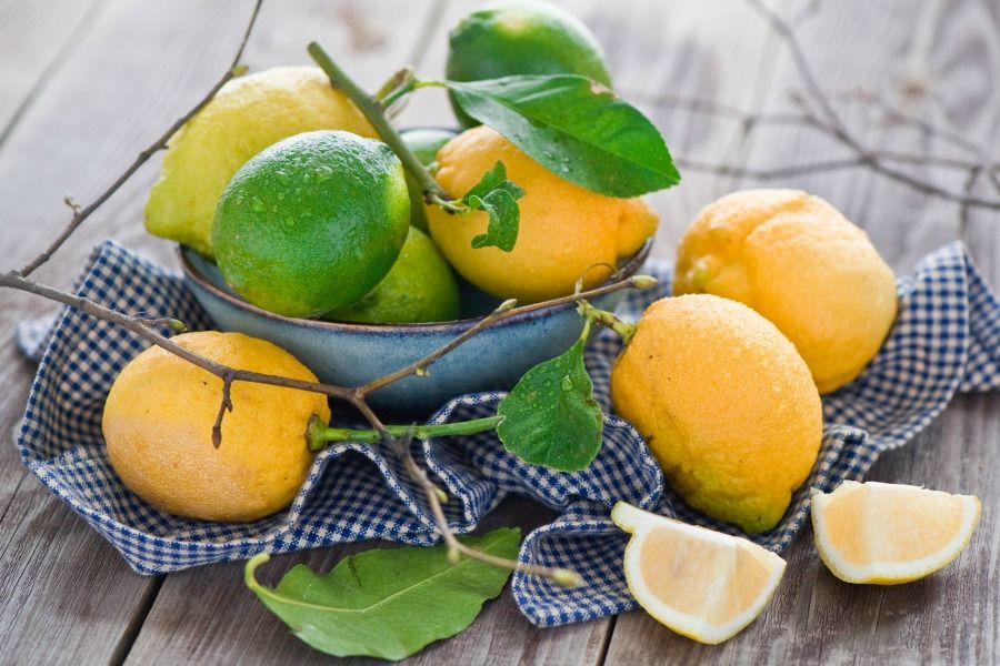 Шәуетпен жабылған қыздың суреті