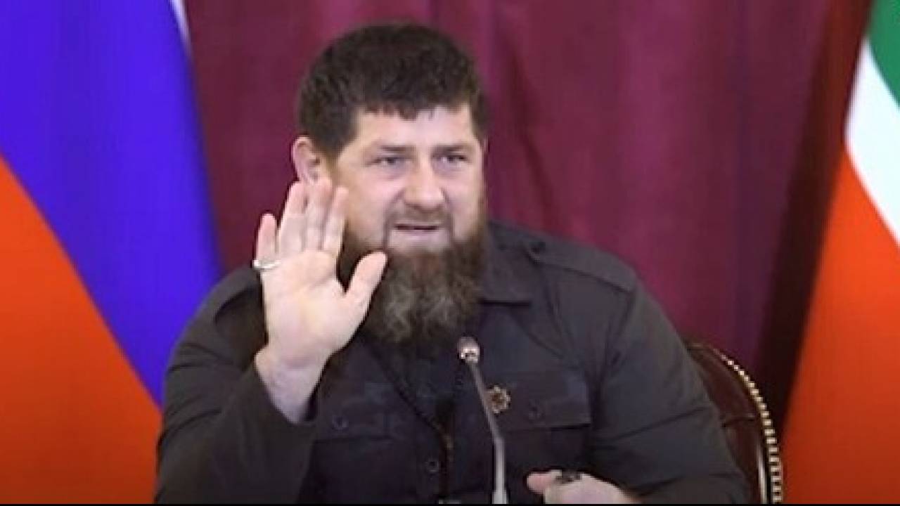 Охрана Кадырова фото. Форма на прощение Кадырова. Кадыров на выборах
