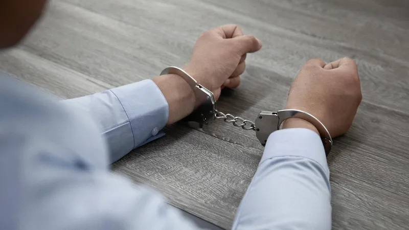 Раскрыта афера на 25 млн тенге и задержан лжесотрудник ДЭР
