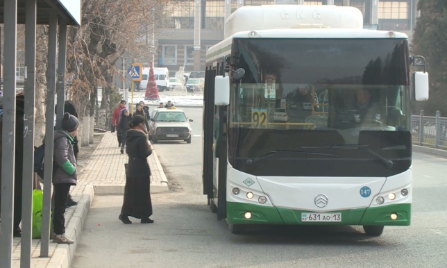 Маршрут автобусов шымкент. Шымкент автобус. Автобус Шымкент маленький зеленый. Такси автобус Шымкент Оренбург Шымкент.