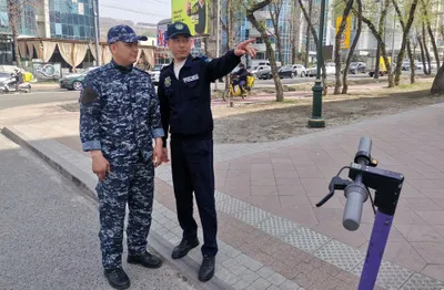 Как полиция Алматы ловит нарушителей ПДД на электросамокатах – фоторепортаж