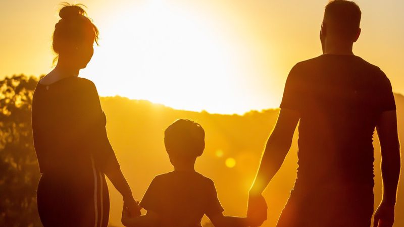 Әкесі мен қызы жыныстық қатынасқа түсуде