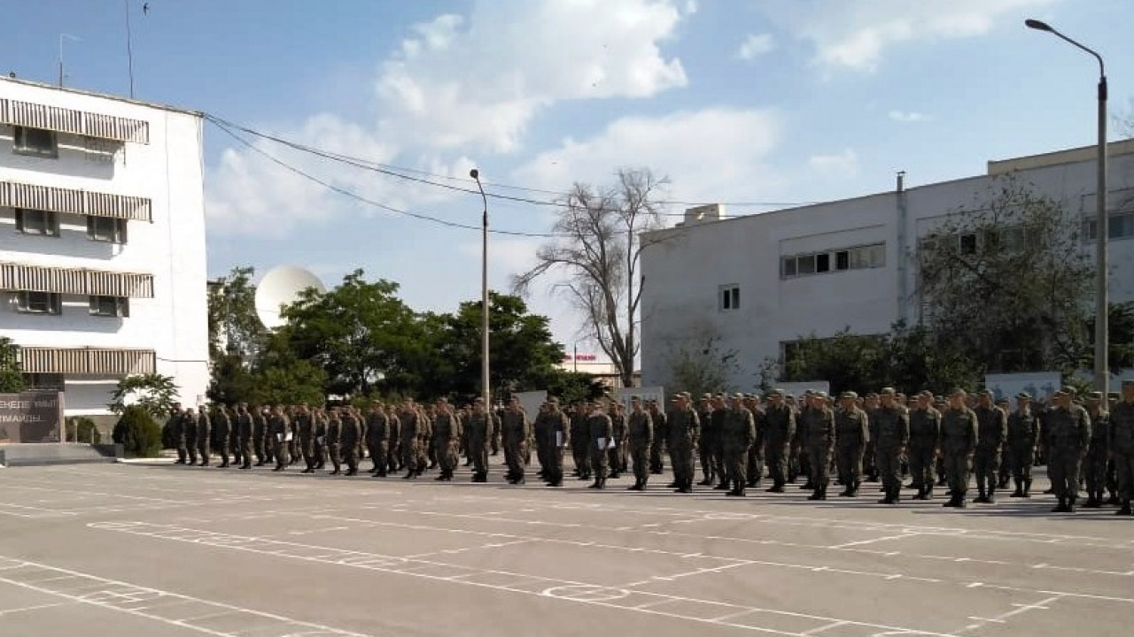 Командир полка разнос на плацу