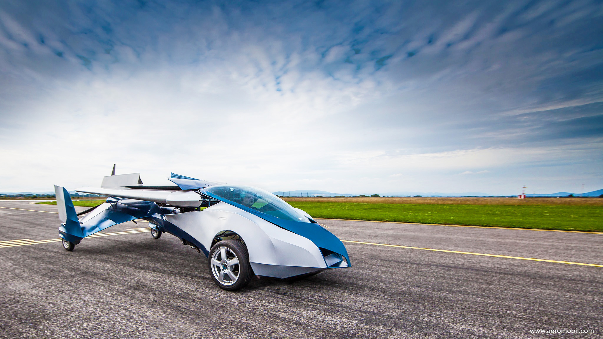 Машинка которая летает. Машинка которая летает. Aeromobil 4. Автомобиль будущего. Летающий автомобиль.