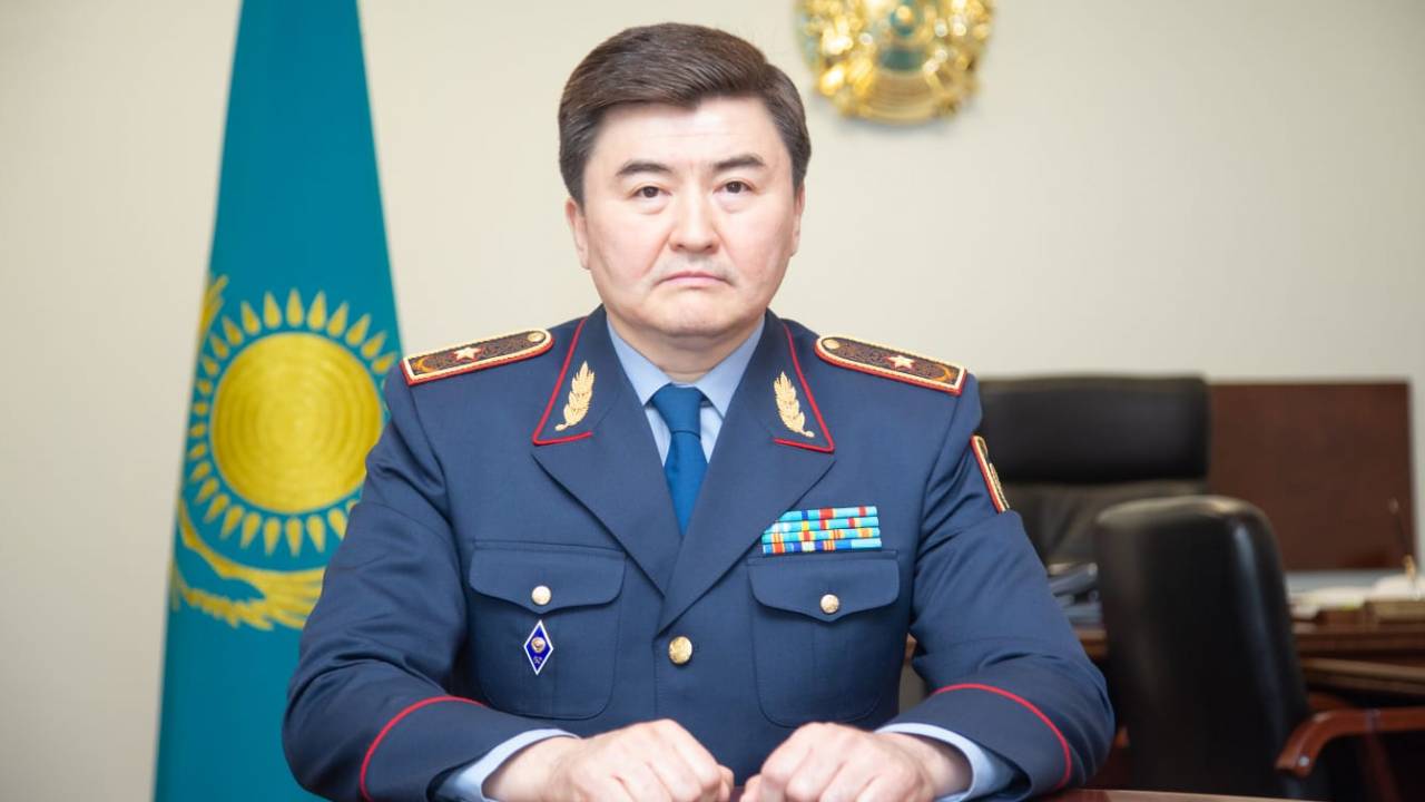 720p сапасында үлкен бөкселермен порно көріңіз.