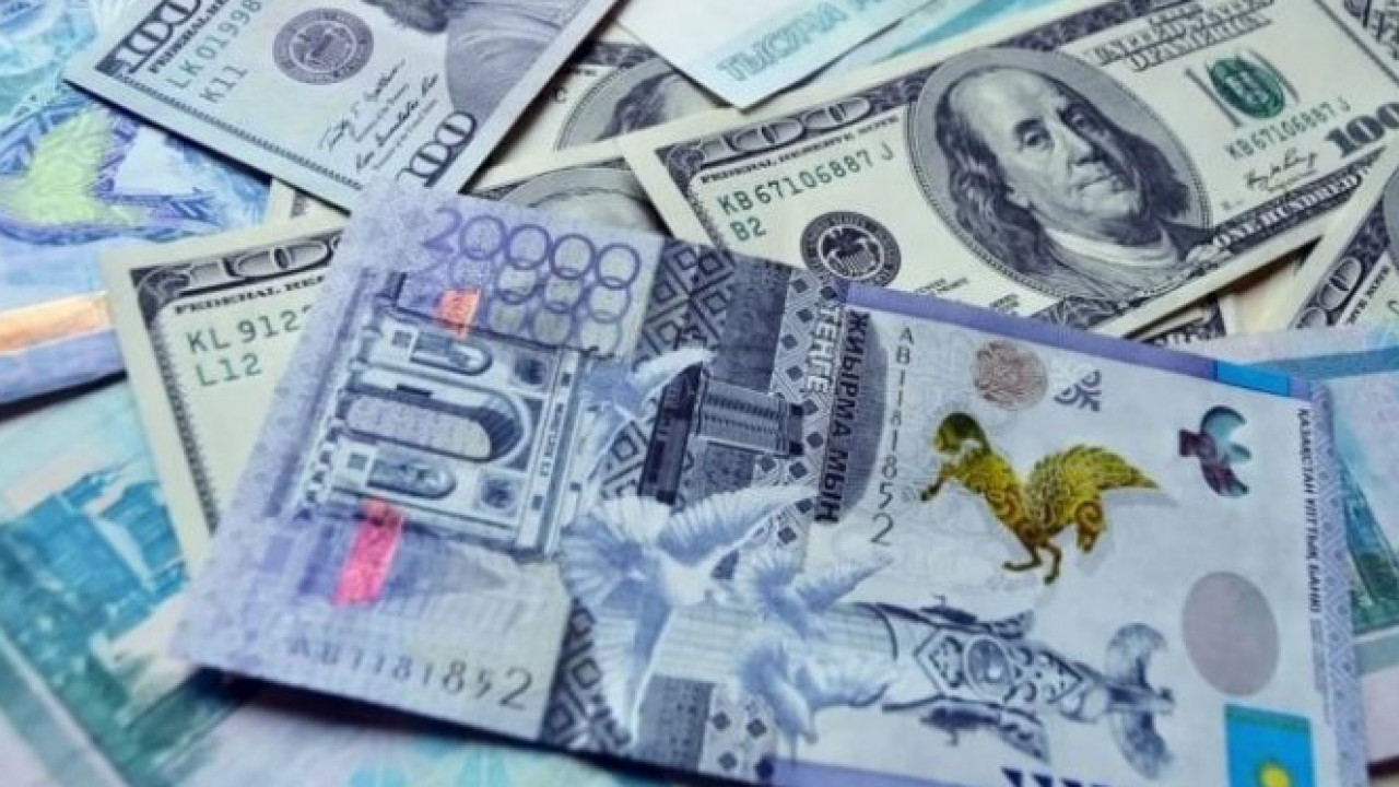Курсы валют: доллар снизился почти на 2 тенге