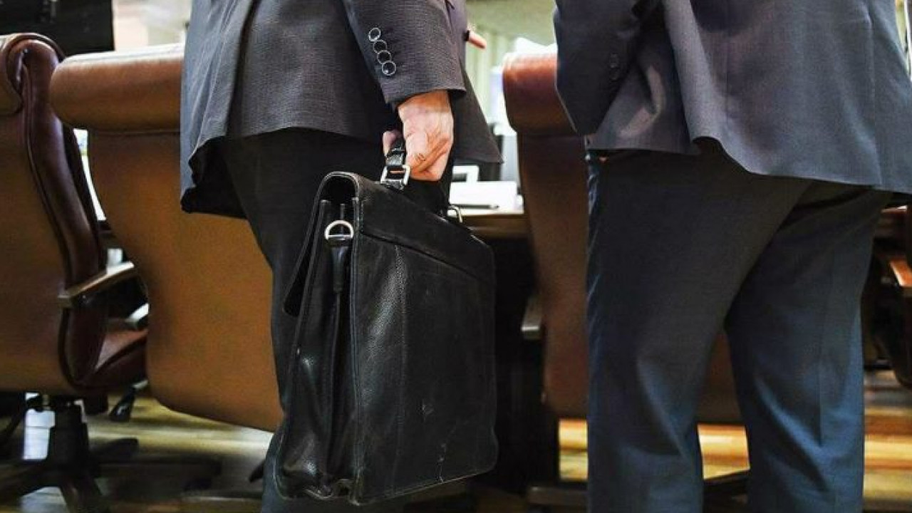 Красные чиновники. Красные чиновники. Пухлые депутаты. Красные чиновники. Депутаты госдумы.