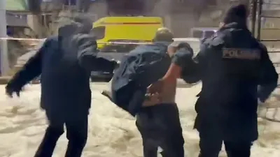 Намеренно открыл газ: появились кадры задержания поджигателя в Шахтинске