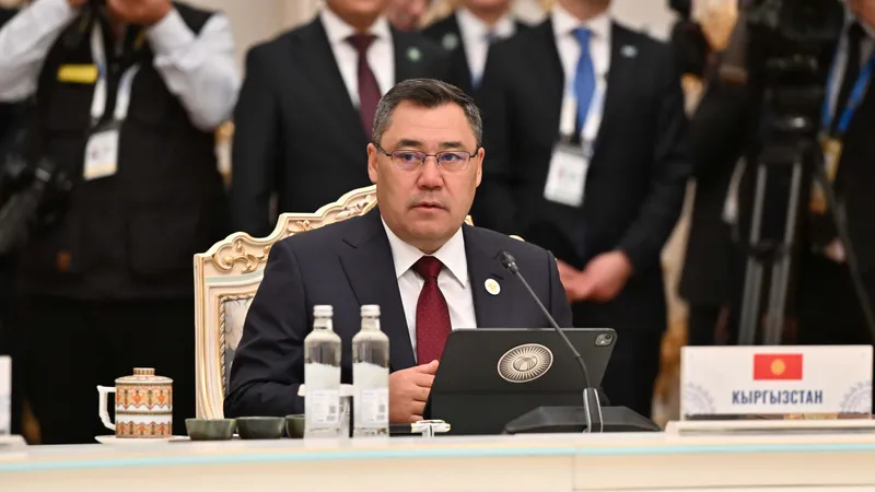 Лично видел, как берут взятки: президент Кыргызстана заявил о массовых задержаниях пограничников