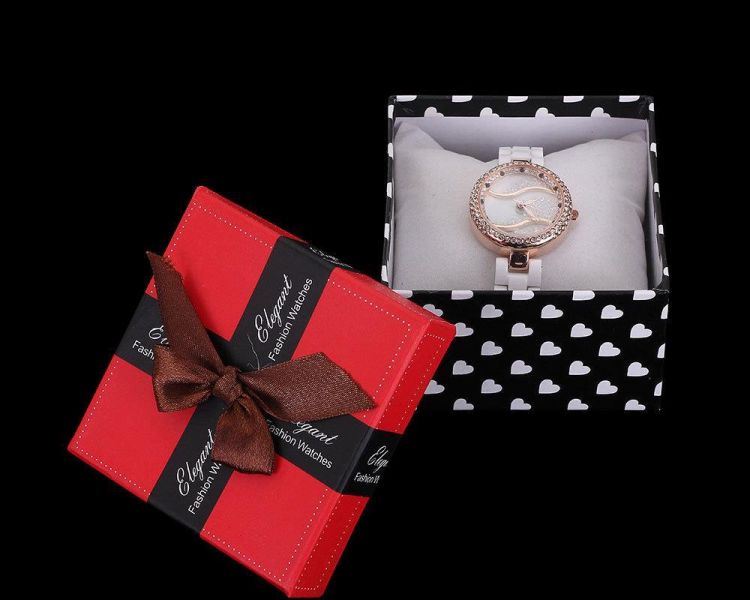 Фистинг түбі жоқ саңылау заттар сағат